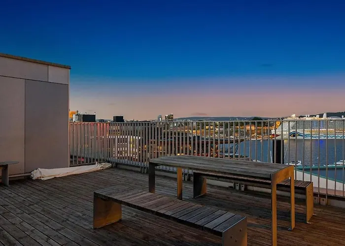 2br At Tjuvhomen With Sea View 오슬로